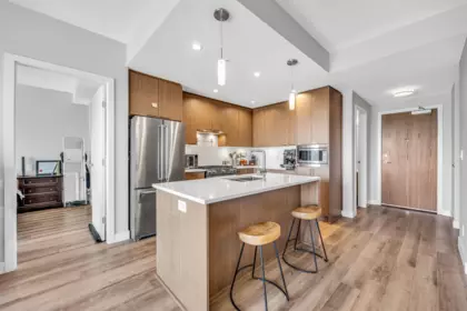 406 4289 Hastings Street, Burnaby, BC, Burnaby — Apartment/Condo for sale