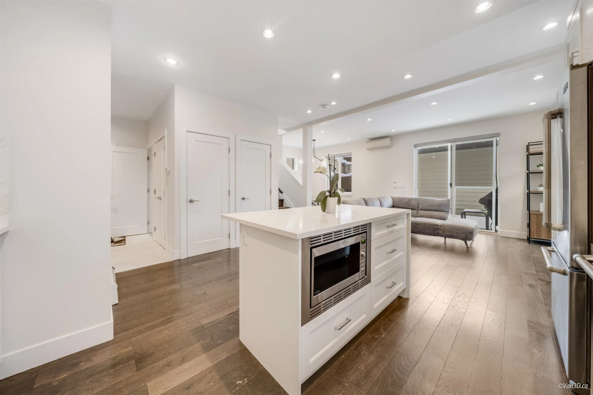 Family Room Photo of 101 718 Morrison Avenue, Coquitlam, BC