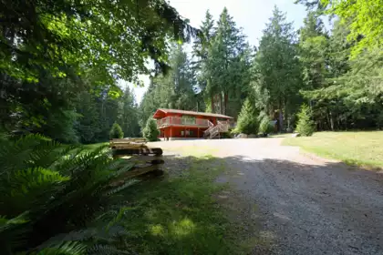 1747 Hanbury Road, Roberts Creek, BC, Roberts Creek — Single Family Residence for sale