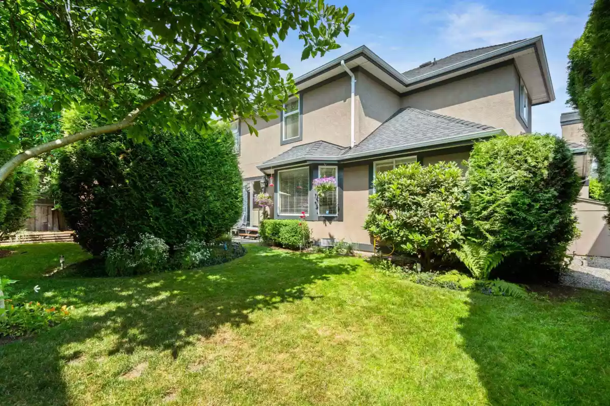Hallway Photo of 10931 161a Street, Surrey, BC