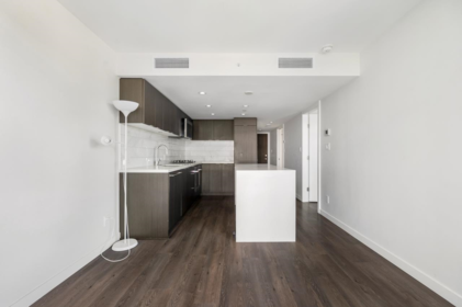 706 8238 Lord Street, Vancouver, BC, Vancouver — Apartment/Condo for sale