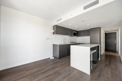 706 8238 Lord Street, Vancouver, BC, Vancouver — Apartment/Condo for sale