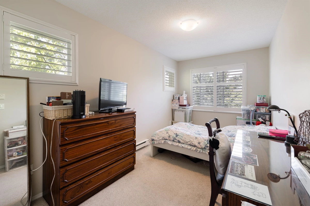 Powder Room Photo of 1 9333 Sills Avenue, Richmond, BC