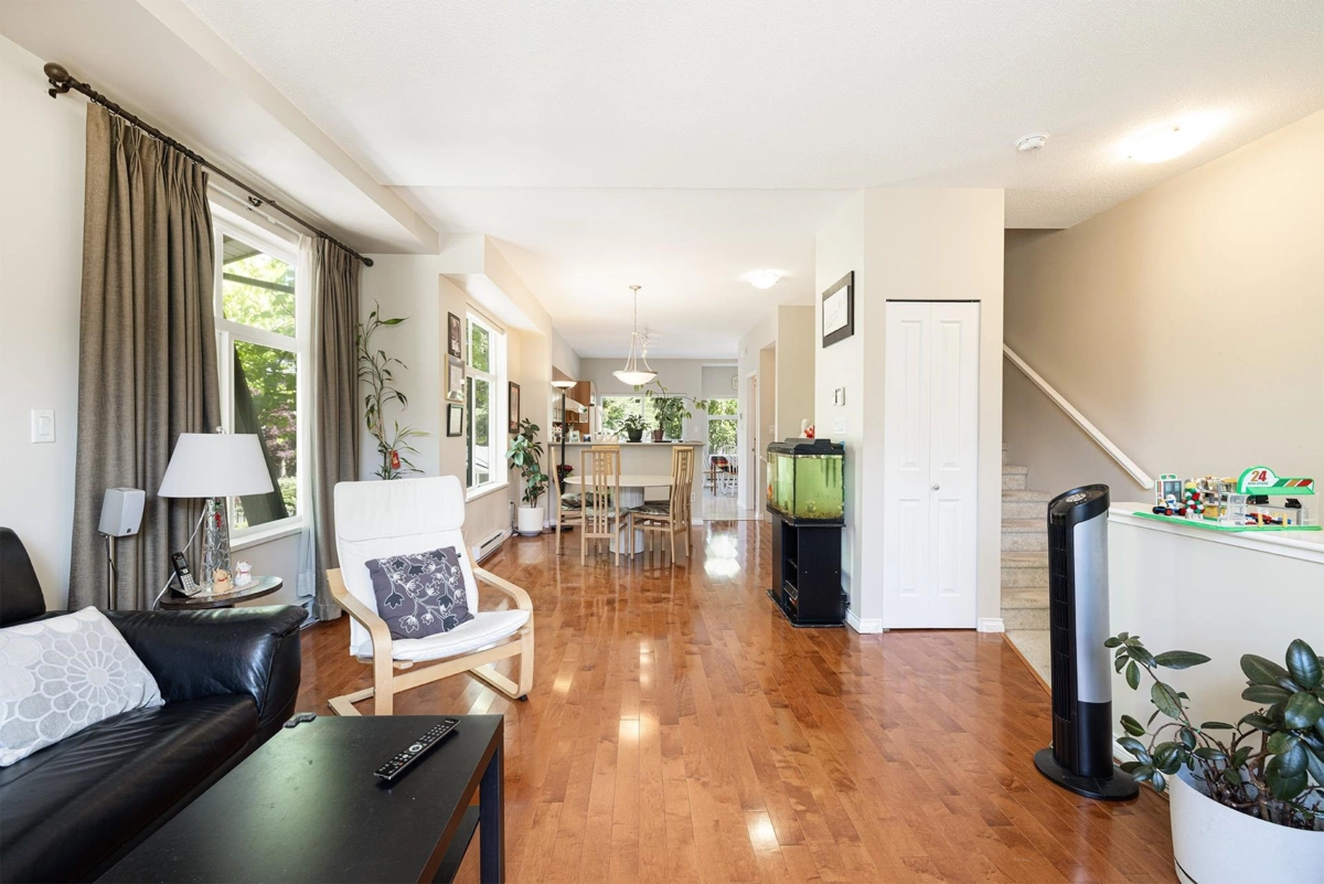 Primary Bathroom Photo of 1 9333 Sills Avenue, Richmond, BC