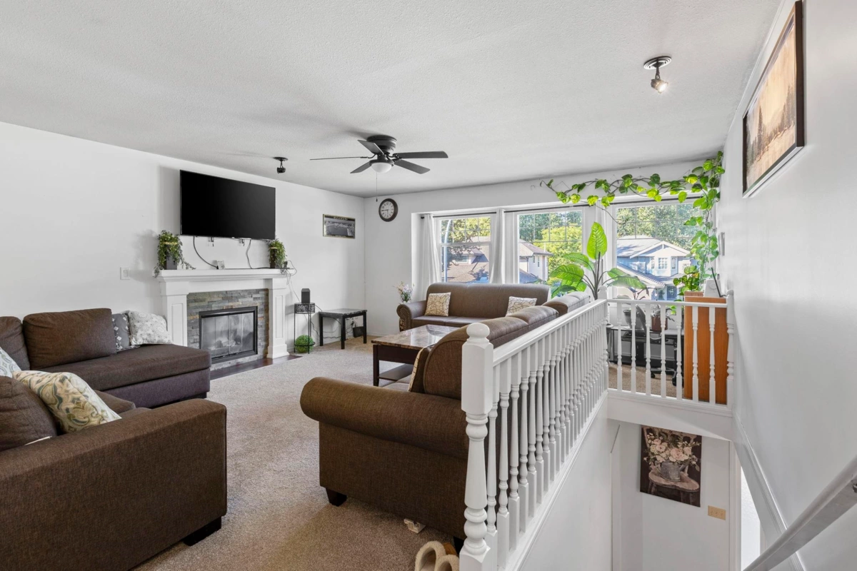 Kitchen Photo of 30842 Osprey Drive, Abbotsford, BC
