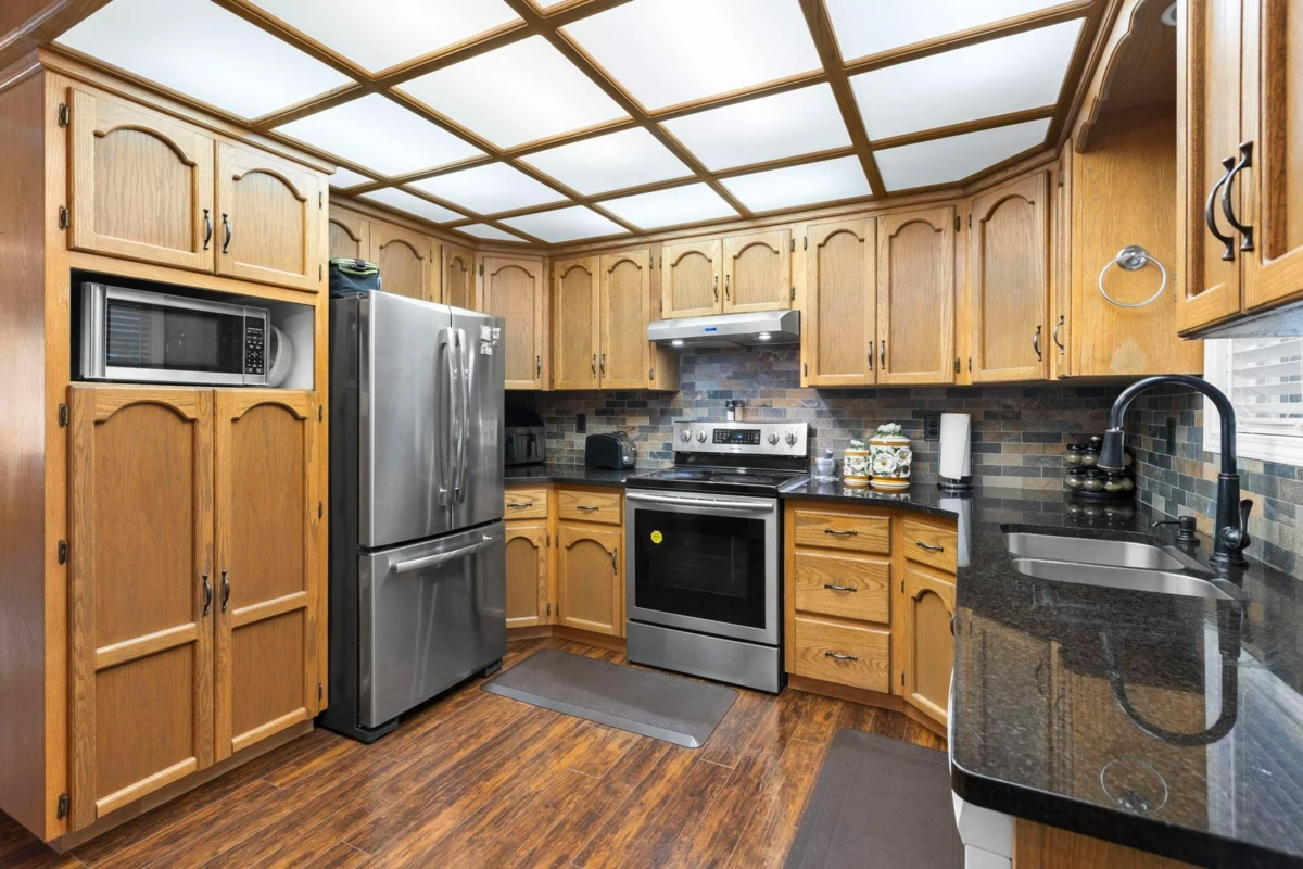 Walk-In Closet Photo of 30842 Osprey Drive, Abbotsford, BC