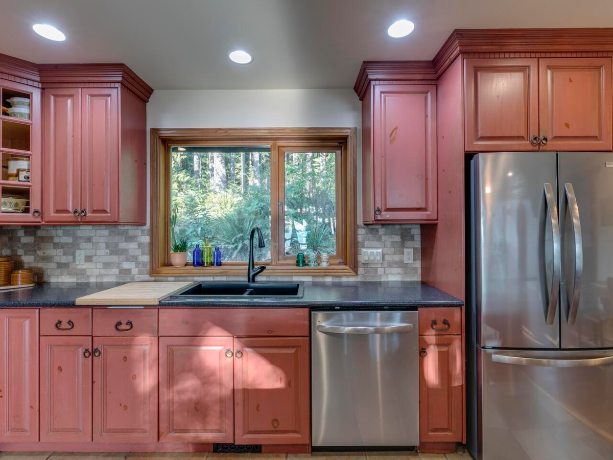 Basement Recreation Room Photo of 11038 Greenwood Drive, Mission, BC