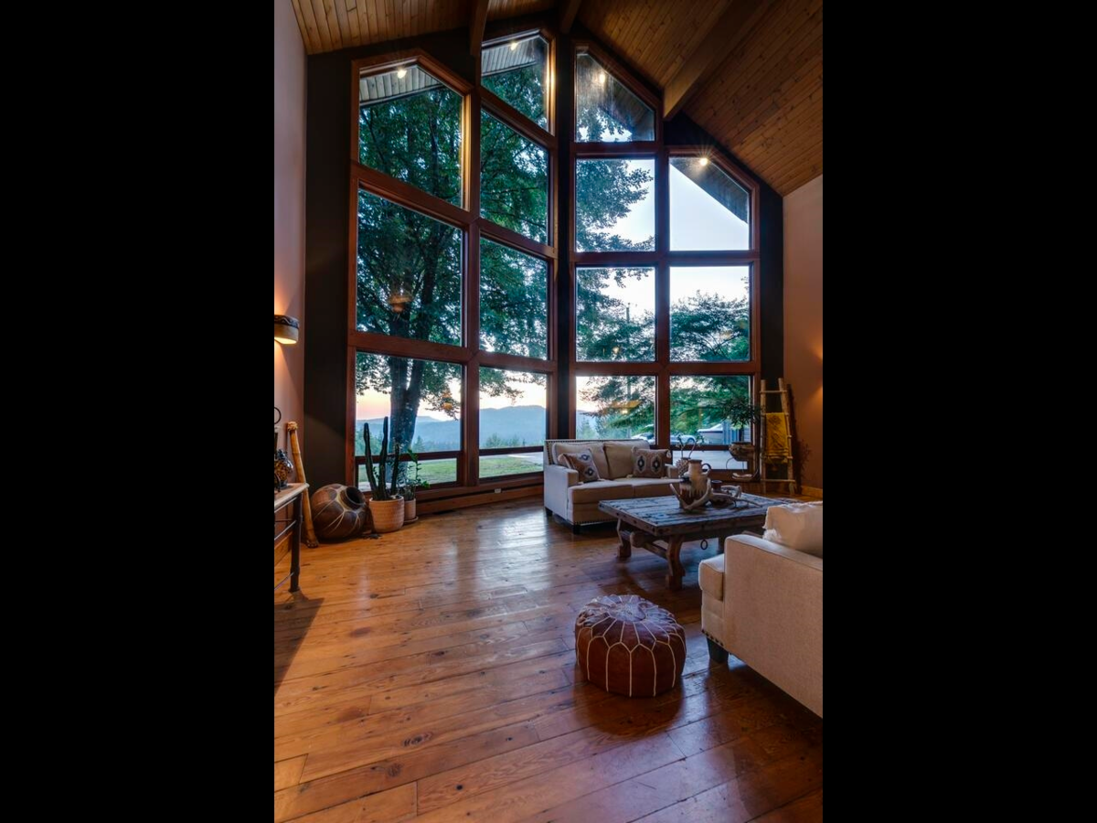 Breakfast Nook Photo of 11038 Greenwood Drive, Mission, BC