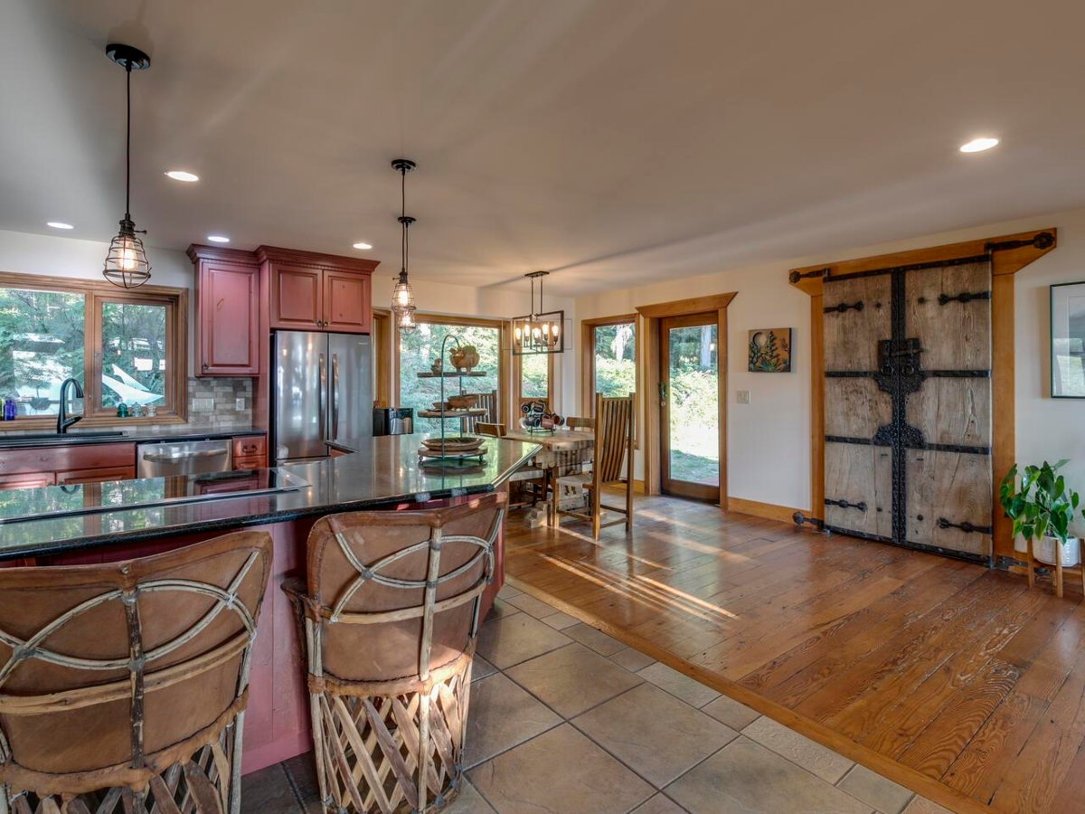 Entry Foyer Photo of 11038 Greenwood Drive, Mission, BC