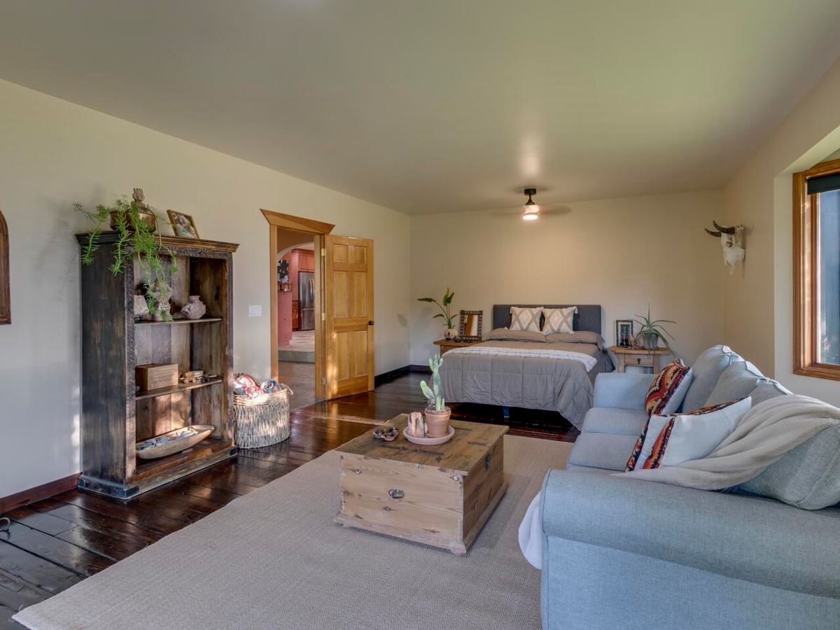 Guest Bathroom Photo of 11038 Greenwood Drive, Mission, BC