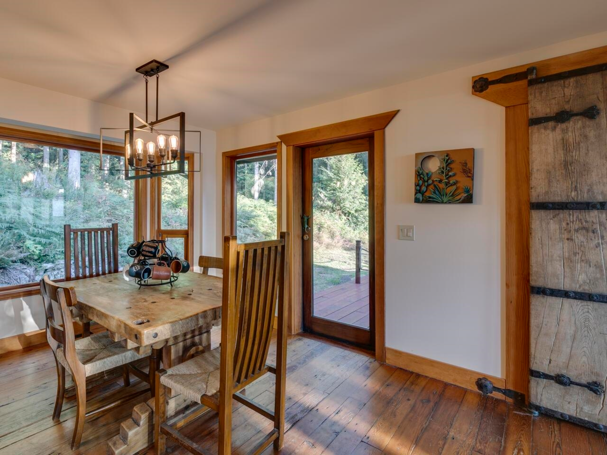 Laundry Room Photo of 11038 Greenwood Drive, Mission, BC