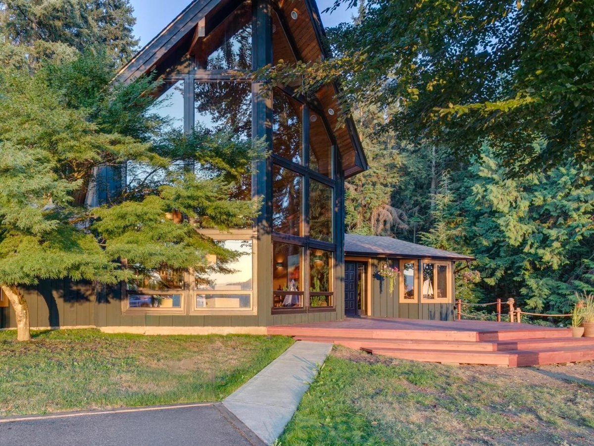 Living Room Photo of 11038 Greenwood Drive, Mission, BC