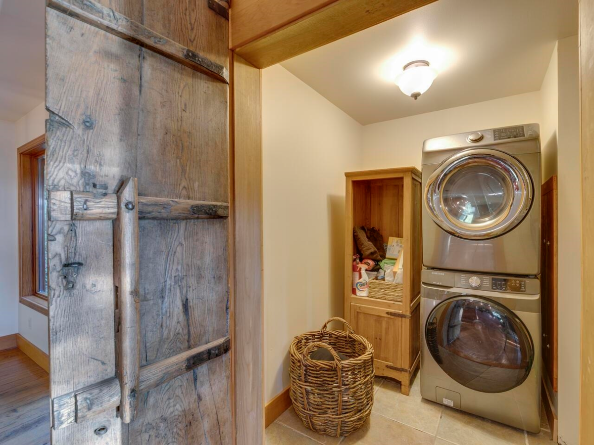 Staircase Photo of 11038 Greenwood Drive, Mission, BC