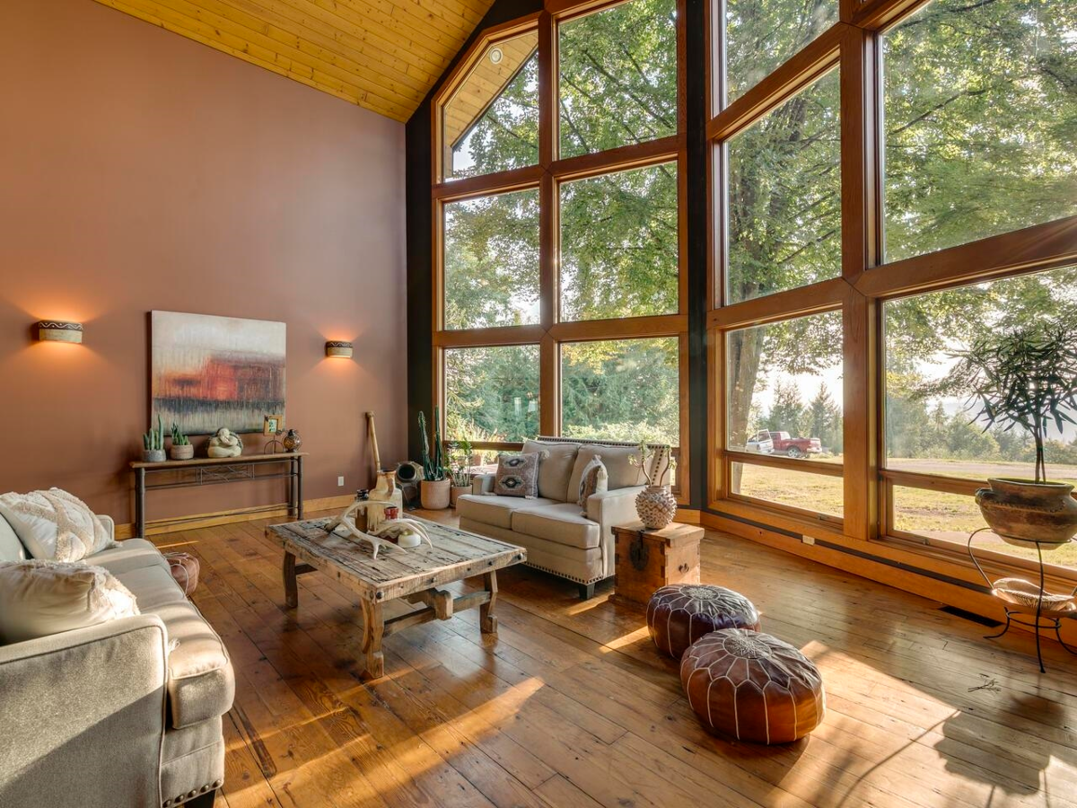 Walk-In Closet Photo of 11038 Greenwood Drive, Mission, BC