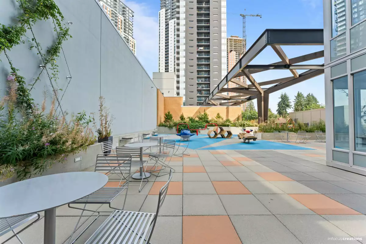 Hallway Photo of 1910 13615 Fraser Highway, Surrey, BC