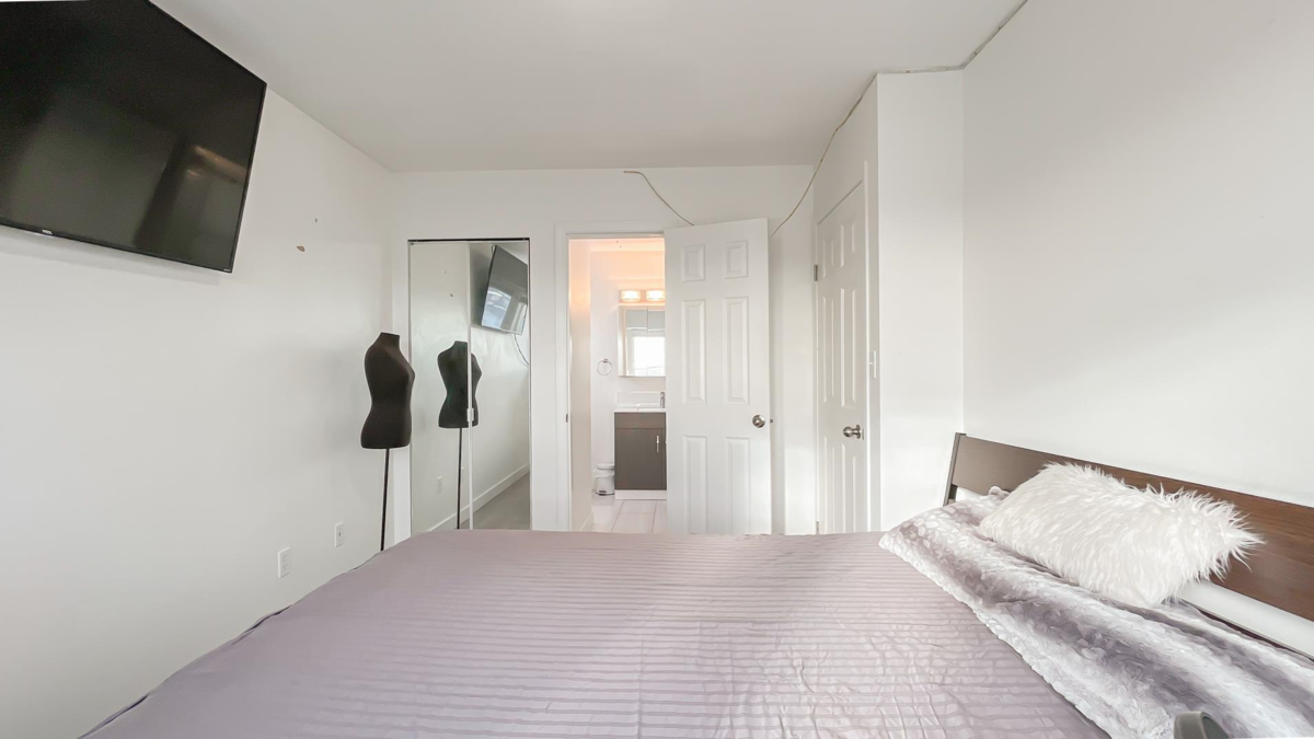 Hallway Photo of 736 E 55th Avenue, Vancouver, BC