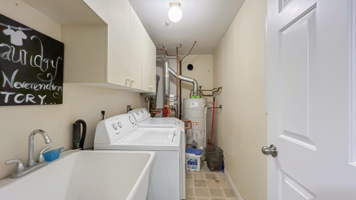 Hot Tub / Spa Photo of 736 E 55th Avenue, Vancouver, BC