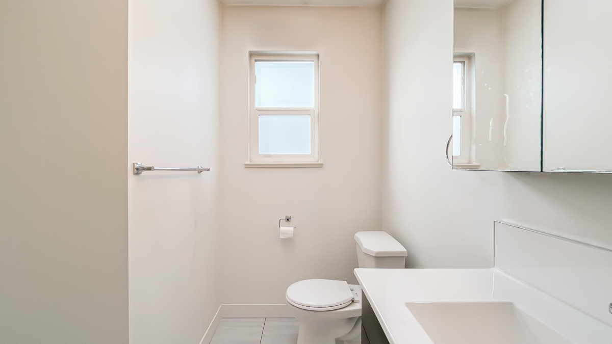 Staircase Photo of 736 E 55th Avenue, Vancouver, BC