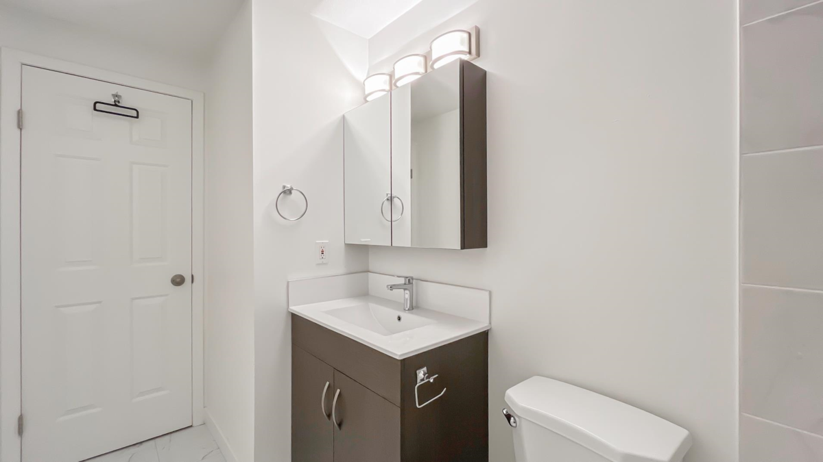 Swimming Pool Photo of 736 E 55th Avenue, Vancouver, BC