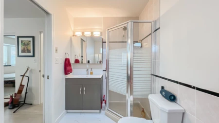 Powder Room Photo of 736 E 55th Avenue, Vancouver, BC