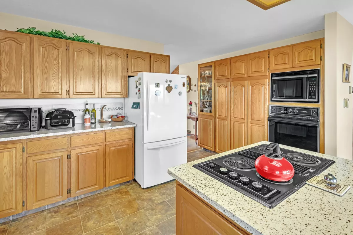 Basement Recreation Room Photo of 45360 Magdalena Place, Cultus Lake, BC