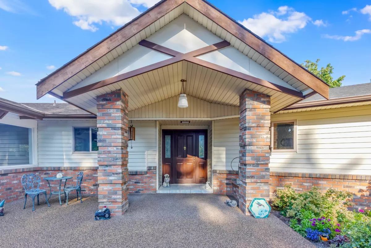 Breakfast Nook Photo of 45360 Magdalena Place, Cultus Lake, BC