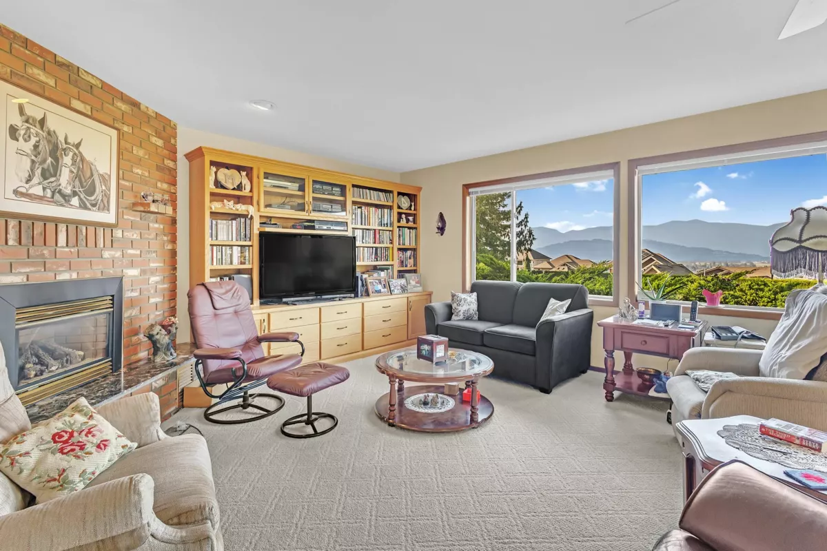 Mudroom Photo of 45360 Magdalena Place, Cultus Lake, BC