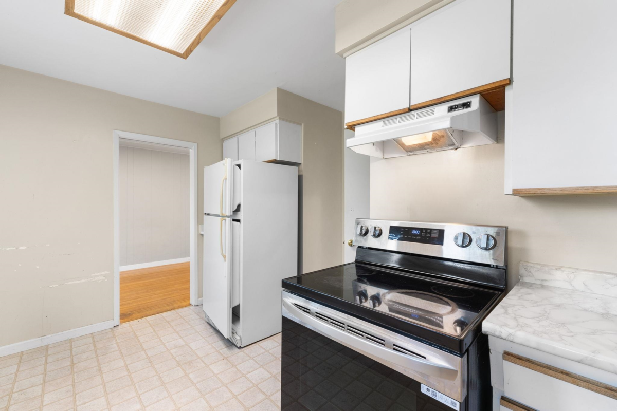 Breakfast Nook Photo of 695 Newport Street, Coquitlam, BC