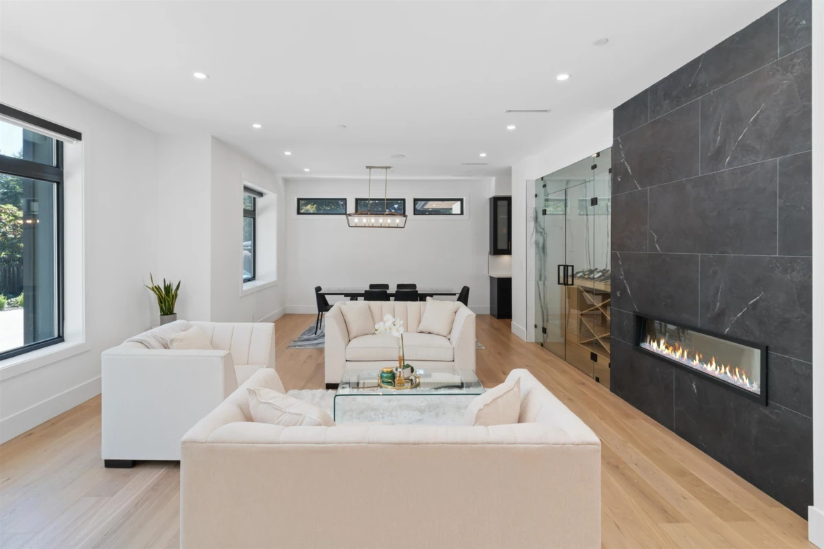 Dining Area Photo of 565 Mathers Avenue, West Vancouver, BC