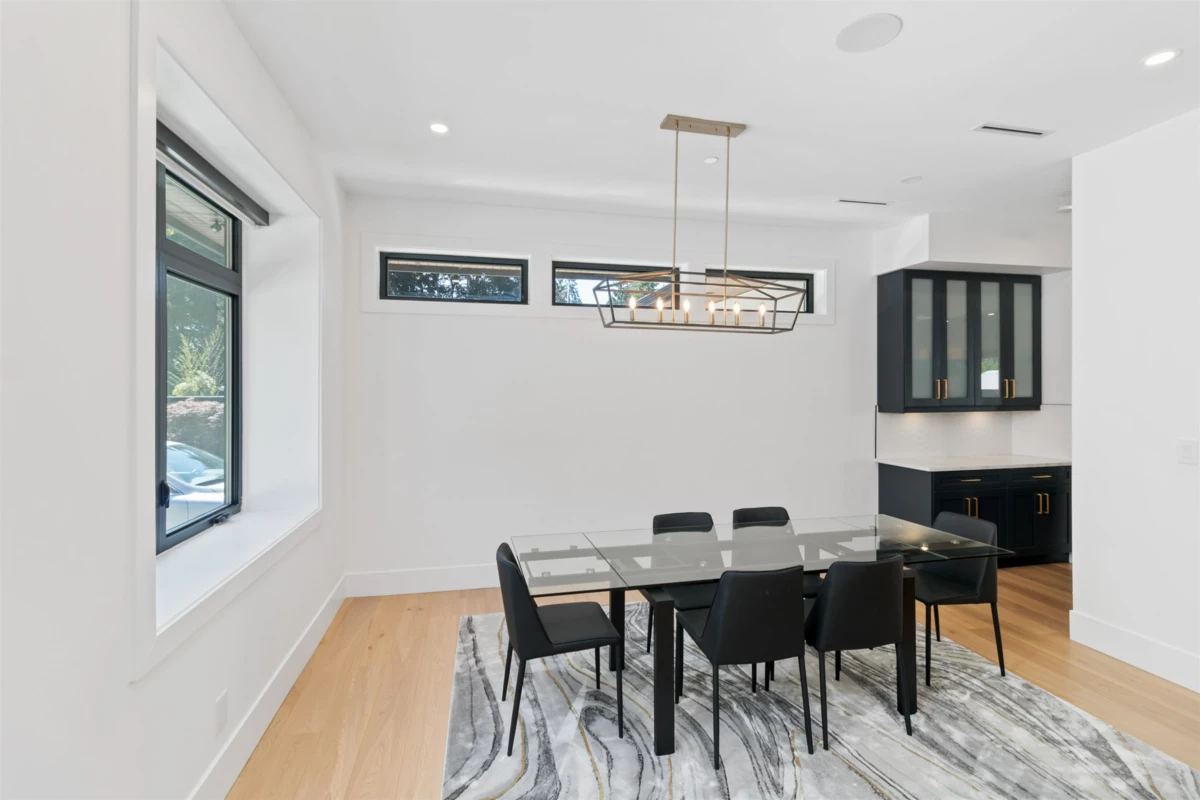 Living Room Photo of 565 Mathers Avenue, West Vancouver, BC