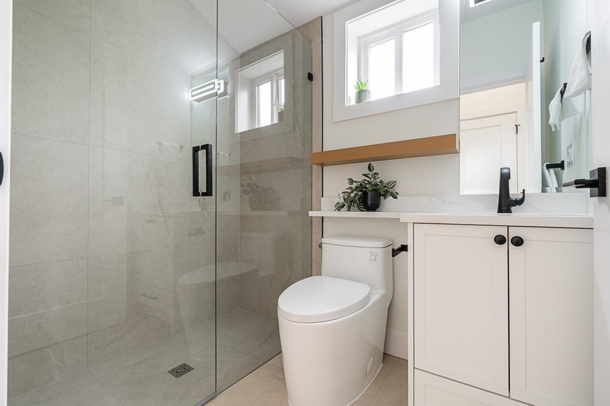 Hallway Photo of 1 5304 Elgin Street, Vancouver, BC