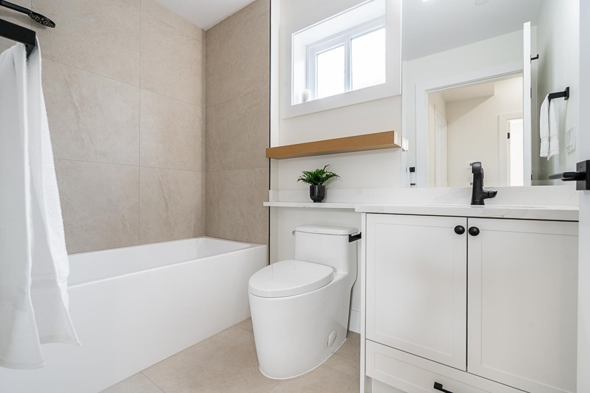 Laundry Room Photo of 1 5304 Elgin Street, Vancouver, BC