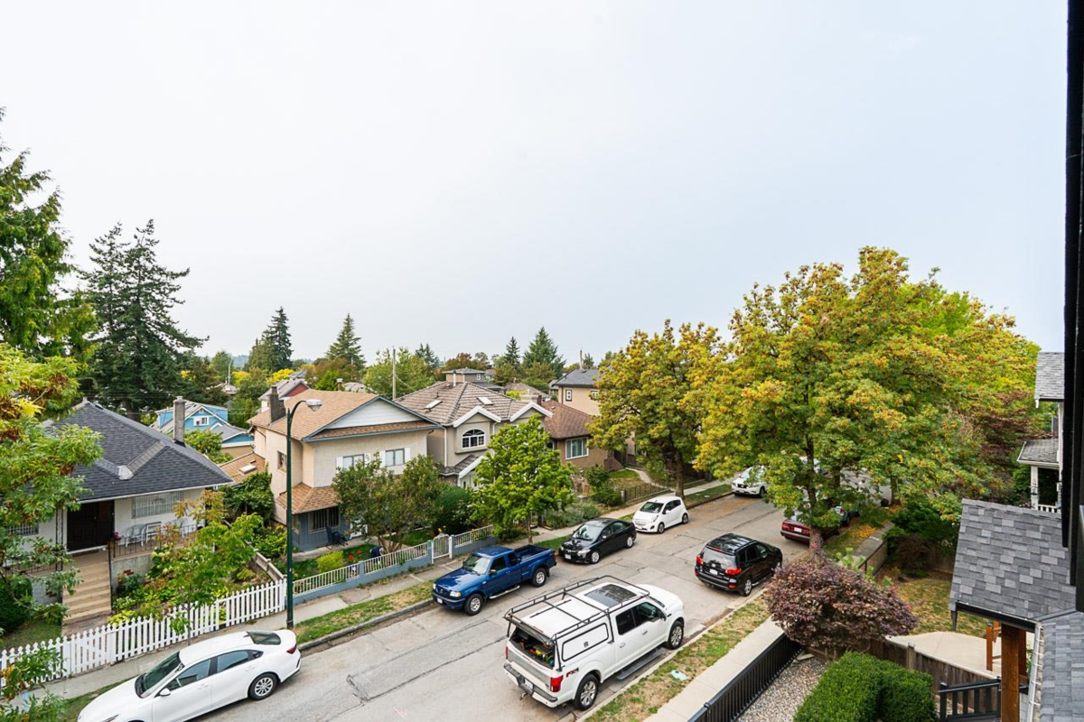 Outdoor Patio Photo of 1 5304 Elgin Street, Vancouver, BC
