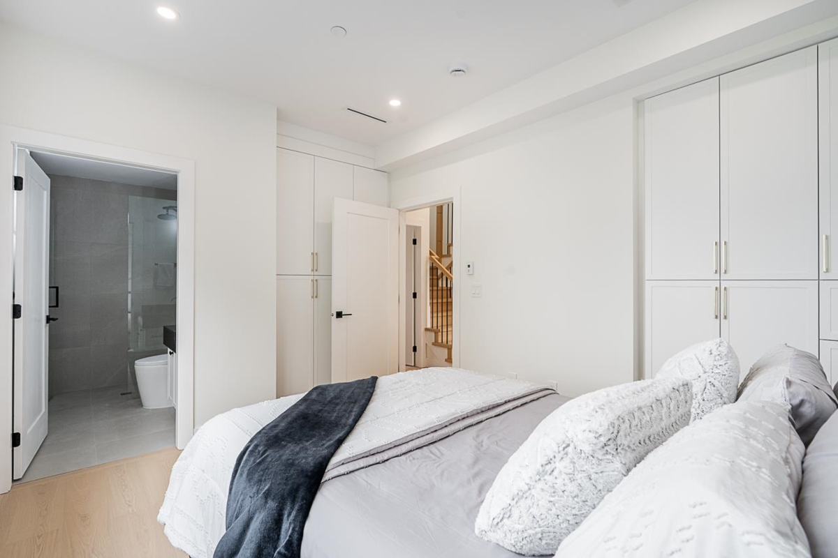 Powder Room Photo of 1 5304 Elgin Street, Vancouver, BC