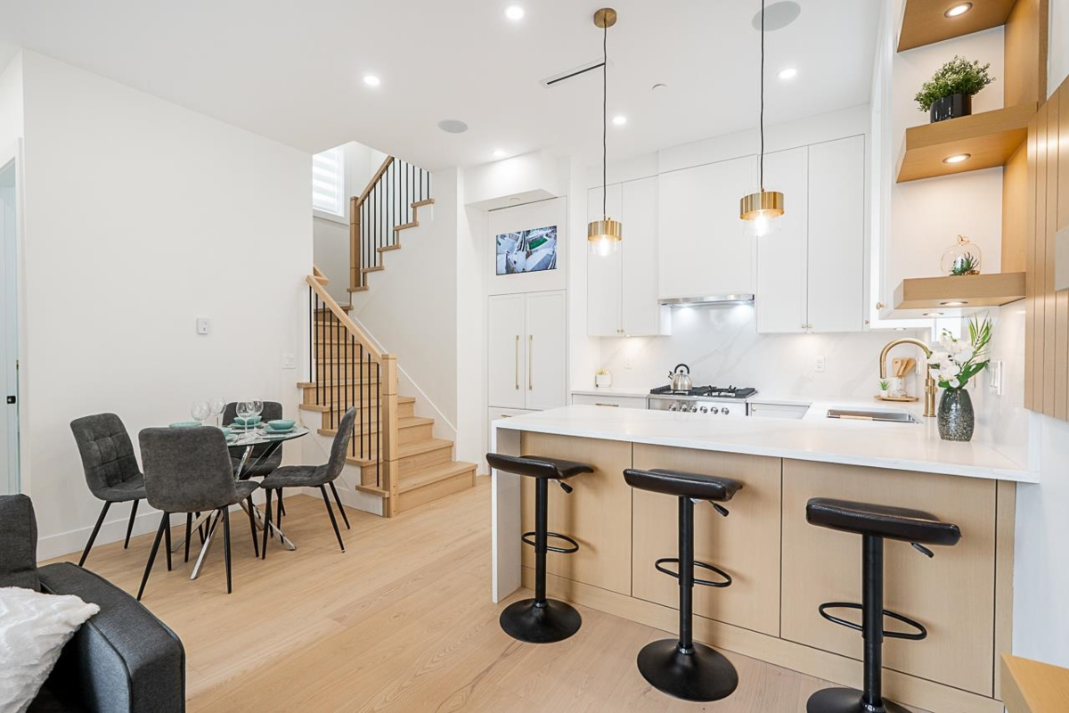 Primary Bathroom Photo of 1 5304 Elgin Street, Vancouver, BC