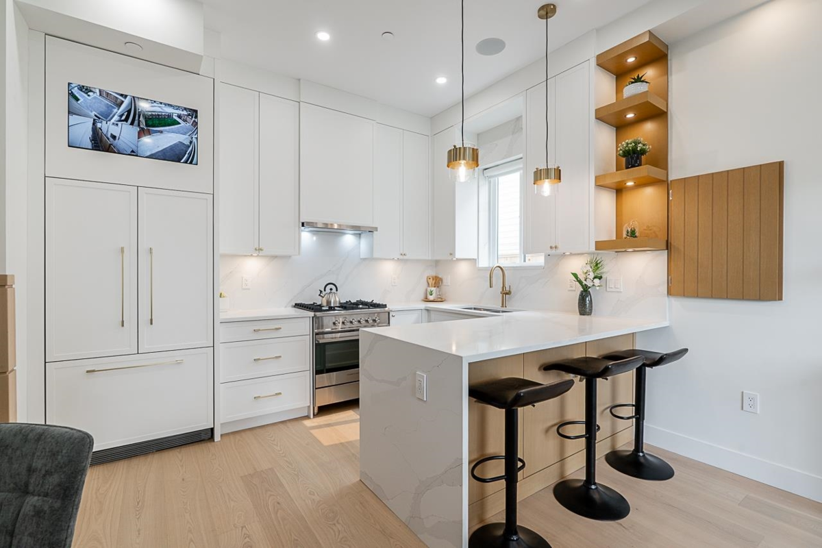 Walk-In Closet Photo of 1 5304 Elgin Street, Vancouver, BC