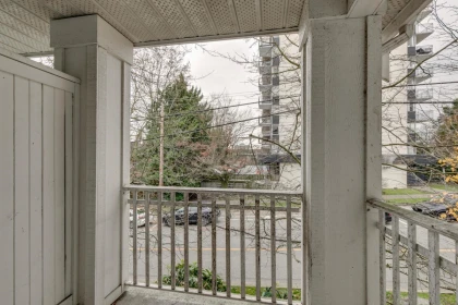 Guest Bathroom Photo of 50 123 Seventh Street, New Westminster, BC