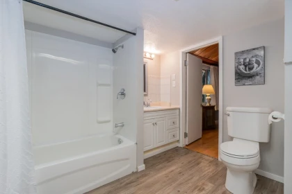 Entry Foyer Photo of 10821 N Popkum Road, Rosedale, BC