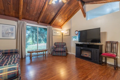 Kitchen Photo of 10821 N Popkum Road, Rosedale, BC
