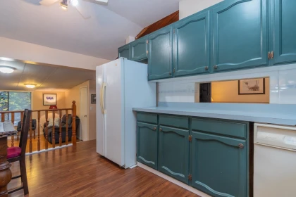 Walk-In Closet Photo of 10821 N Popkum Road, Rosedale, BC