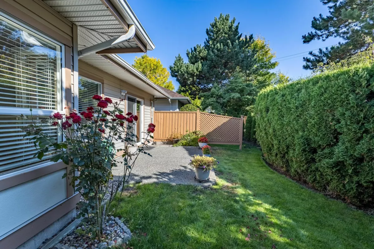 Front Yard Photo of 15 18939 65 Avenue, Surrey, BC