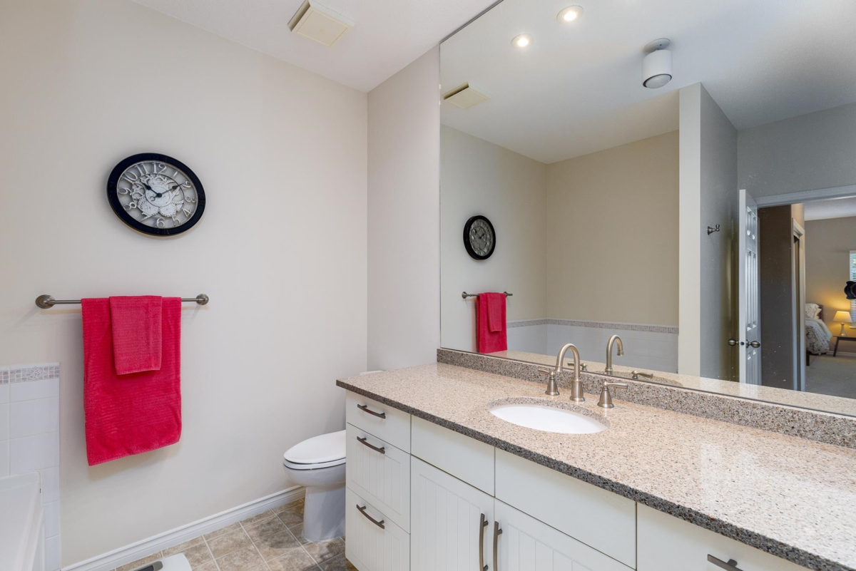 Office / Den Photo of 15 18939 65 Avenue, Surrey, BC