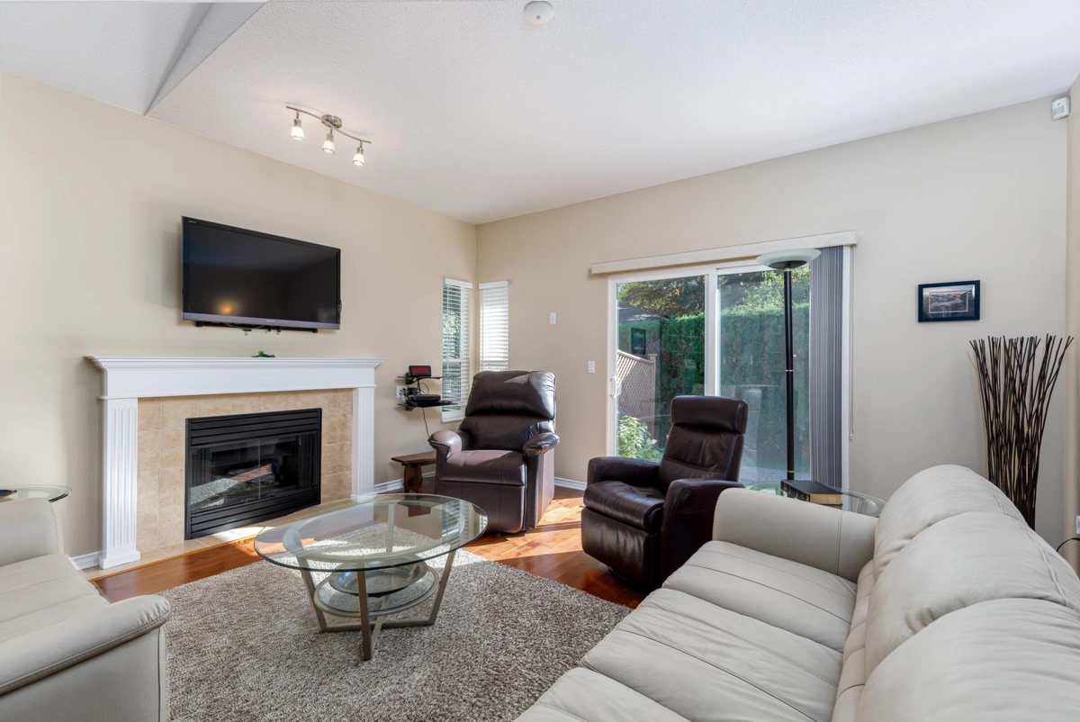 Primary Bathroom Photo of 15 18939 65 Avenue, Surrey, BC