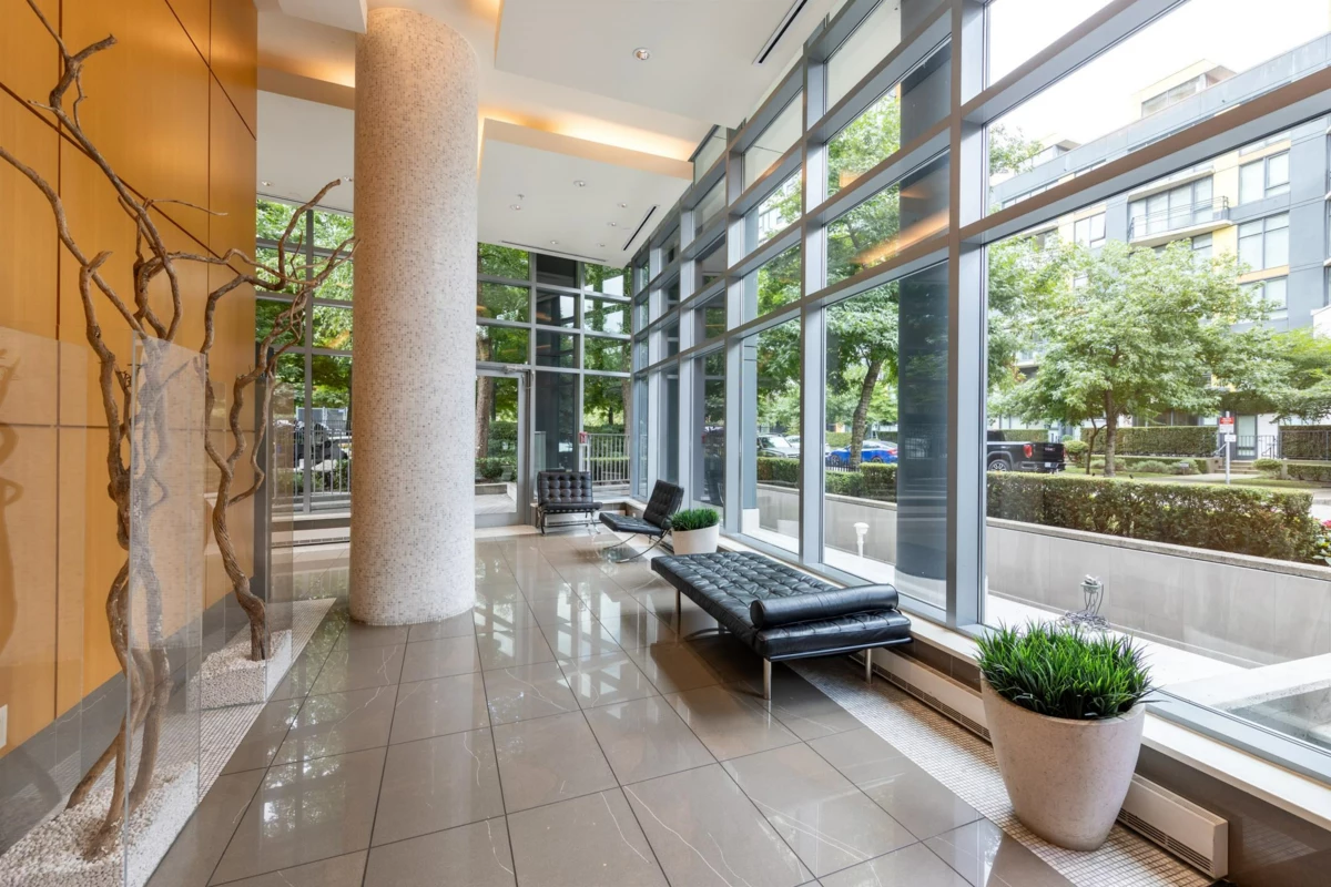 Front Yard Photo of 2501 8 Smithe Mews, Vancouver, BC