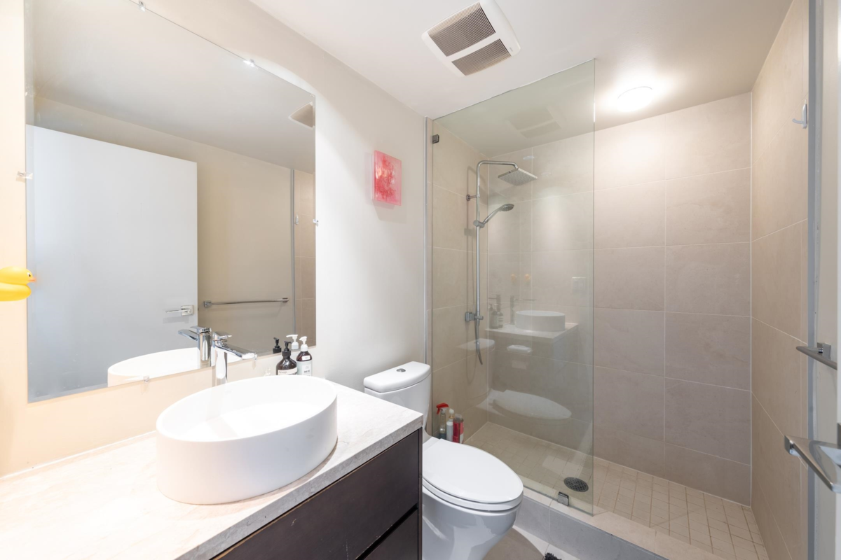 Hallway Photo of 2501 8 Smithe Mews, Vancouver, BC