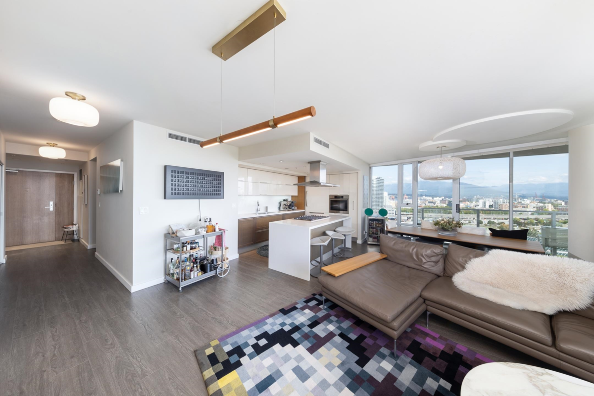 Kitchen Photo of 2501 8 Smithe Mews, Vancouver, BC