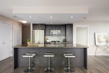 1403 2200 Douglas Road, Burnaby, BC, Burnaby — Apartment/Condo for sale