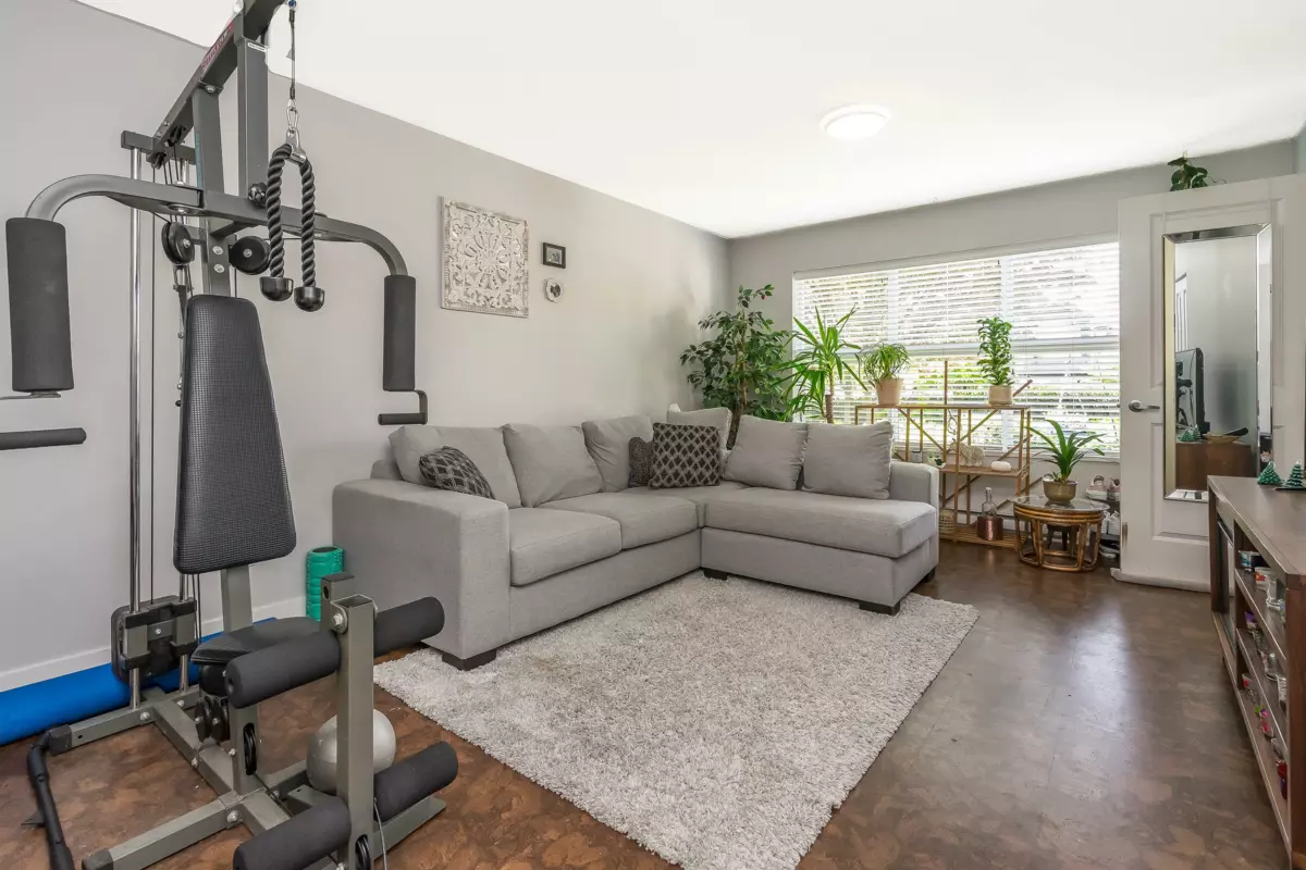 Kitchen Photo of 6 18211 70 Avenue, Surrey, BC