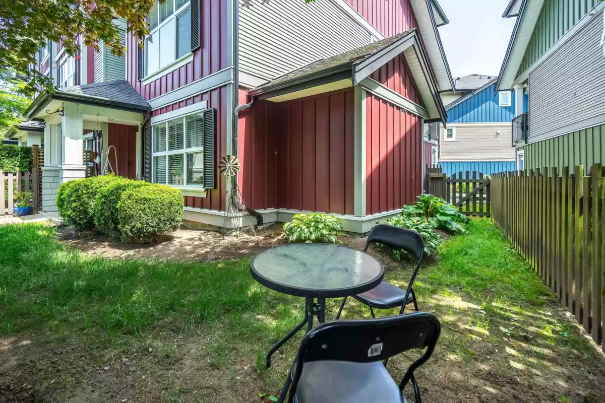Living Room Photo of 6 18211 70 Avenue, Surrey, BC