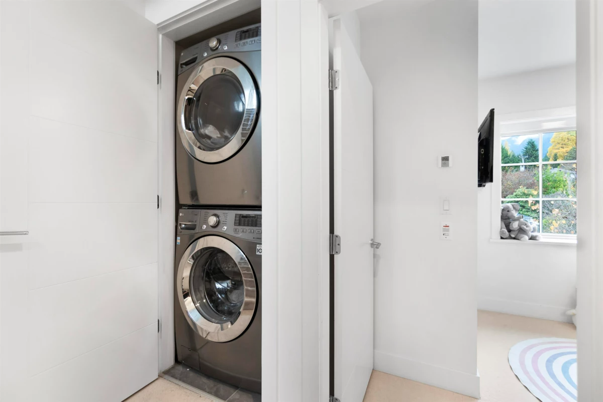 Backyard Photo of 5 1133 Ridgewood Drive, North Vancouver, BC